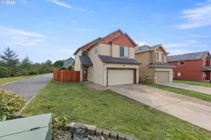 891 Kentucky Ave, Coos Bay, OR 97420 - Photo 2