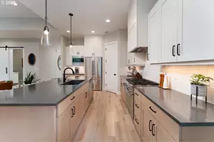 8044 SW Knudsen Pl, Portland, OR 97223 - Photo 18