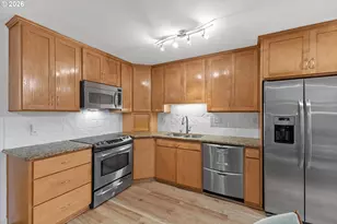 2021 SW Main St, Portland, OR 97205 - Photo 12