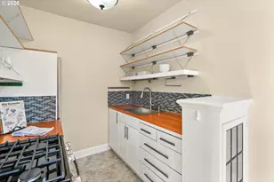 709 SW 16th Ave, Portland, OR 97205 - Photo 14