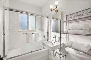 709 SW 16th Ave, Portland, OR 97205 - Photo 16