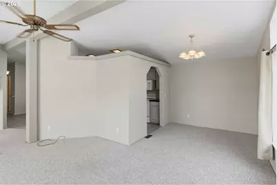 318 Peacock Ln, Kelso, WA 98626 - Photo 6