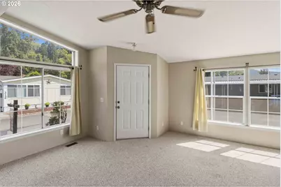 318 Peacock Ln, Kelso, WA 98626 - Photo 12