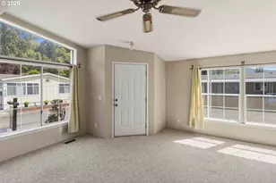 318 Peacock Ln, Kelso, WA 98626 - Photo 12