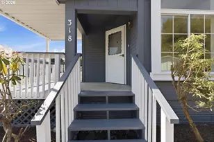 318 Peacock Ln, Kelso, WA 98626 - Photo 4