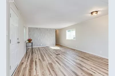 612 N Cascade Dr #23, Woodburn, OR 97071 - Photo 8