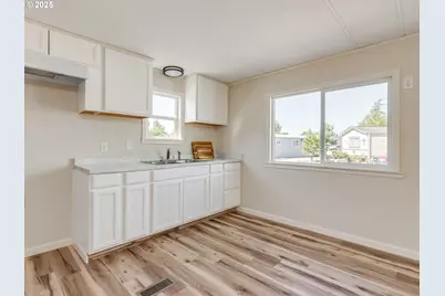 612 N Cascade Dr #23, Woodburn, OR 97071 - Photo 16