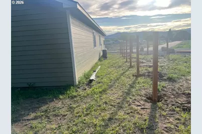 402 Lolly Ln, Dallesport, WA 98617 - Photo 4