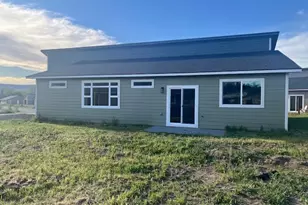 402 Lolly Ln, Dallesport, WA 98617 - Photo 2