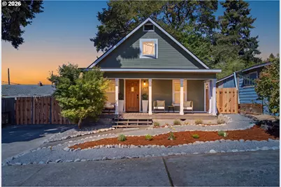 207 N Oak St, Bingen, WA 98605 - Photo 1