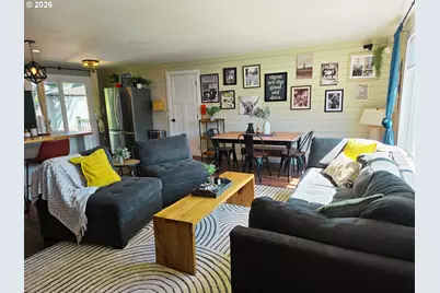 285 NE College St, Dufur, OR 97021 - Photo 2