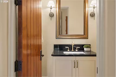 811 NE Brennan Ln, Hillsboro, OR 97124 - Photo 22