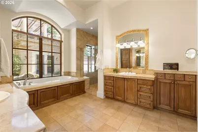 811 NE Brennan Ln, Hillsboro, OR 97124 - Photo 20