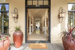 811 NE Brennan Ln, Hillsboro, OR 97124 - Photo 2