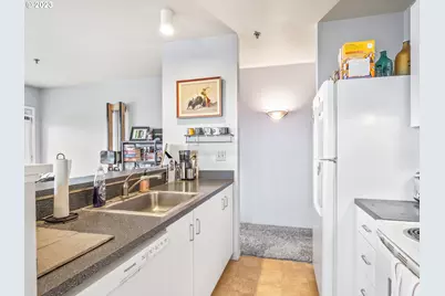 222 NW Uptown Ter, Portland, OR 97210 - Photo 24