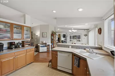 247 1st Ave, Coos Bay, OR 97420 - Photo 18
