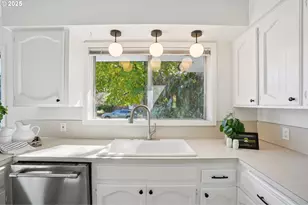 11851 SE Madison St, Portland, OR 97216 - Photo 28