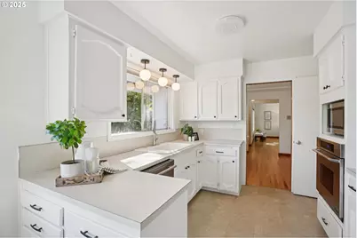 11851 SE Madison St, Portland, OR 97216 - Photo 14