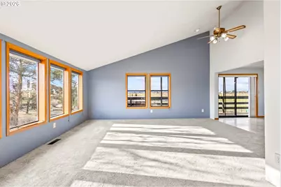 896 SE Dover Ln, Madras, OR 97741 - Photo 8