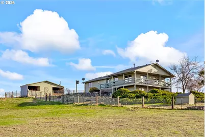 896 SE Dover Ln, Madras, OR 97741 - Photo 1