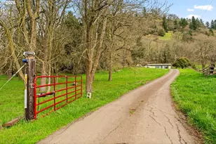 93313 Westpoint Rd, Harrisburg, OR 97446 - Photo 2