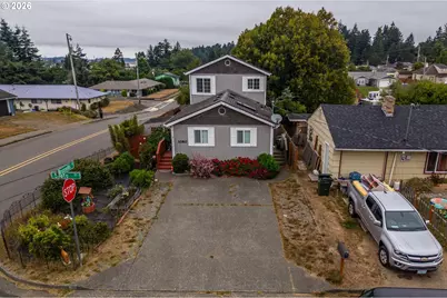 1080 State St, North Bend, OR 97459 - Photo 6