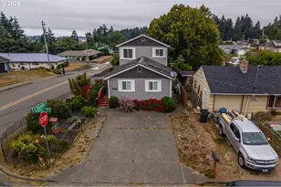 1080 State St, North Bend, OR 97459 - Photo 6