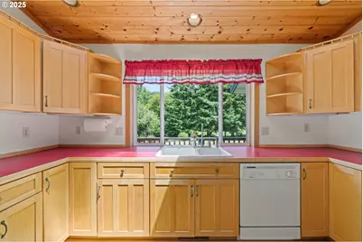 415 Burchard Dr, Scottsburg, OR 97473 - Photo 12