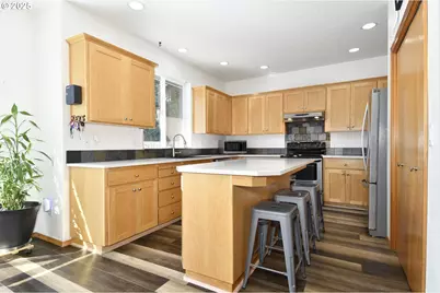 2036 NW Woodland Dr, McMinnville, OR 97128 - Photo 10