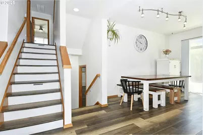 2036 NW Woodland Dr, McMinnville, OR 97128 - Photo 8