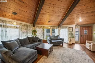 1205 NW Littlewood Ct, Roseburg, OR 97471 - Photo 2