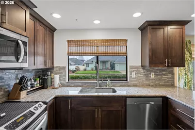 1205 NW Littlewood Ct, Roseburg, OR 97471 - Photo 8