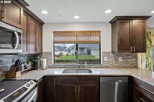1205 NW Littlewood Ct, Roseburg, OR 97471 - Photo 8