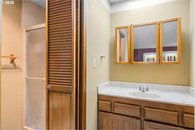 1205 NW Littlewood Ct, Roseburg, OR 97471 - Photo 18
