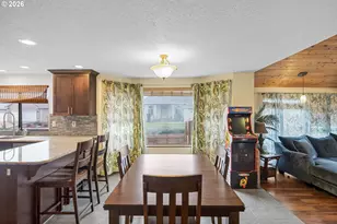 1205 NW Littlewood Ct, Roseburg, OR 97471 - Photo 10