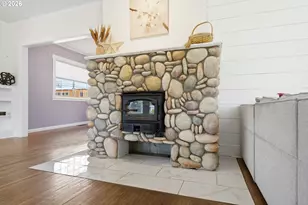 1802 8th St, Tillamook, OR 97141 - Photo 8