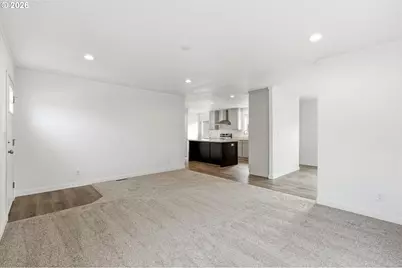 601 1/2 Helton St, Castle Rock, WA 98611 - Photo 6