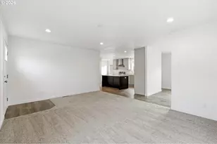 601 1/2 Helton St, Castle Rock, WA 98611 - Photo 6