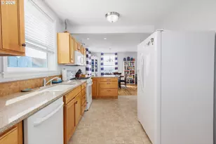 589 W Olive St, Newport, OR 97365 - Photo 14