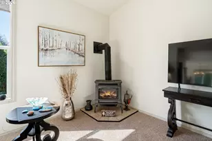 947 S Juniper St, Rockaway Beach, OR 97136 - Photo 8