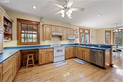 35676 Oak View Dr, Brownsville, OR 97327 - Photo 10