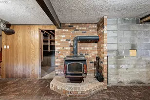 526 S 3rd St, Springfield, OR 97477 - Photo 28