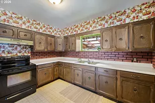 526 S 3rd St, Springfield, OR 97477 - Photo 14