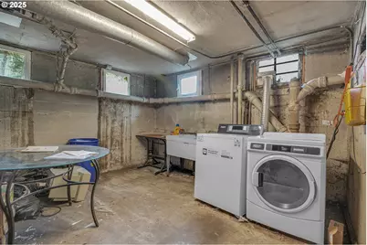 1626 SE Alder St, Portland, OR 97214 - Photo 4