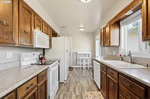705 E 21st Pl, The Dalles, OR 97058 - Photo 12