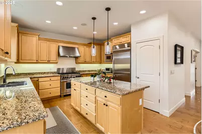 18350 SW Florendo Ln, Beaverton, OR 97007 - Photo 8
