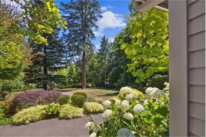 12643 S Iron Mountain Blvd, Portland, OR 97219 - Photo 2