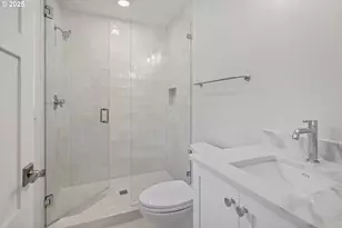 12643 S Iron Mountain Blvd, Portland, OR 97219 - Photo 26