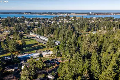 426 Ackerman Ave, Coos Bay, OR 97420 - Photo 32
