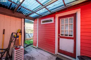 426 Ackerman Ave, Coos Bay, OR 97420 - Photo 6